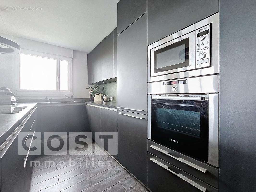 Appartement à COURBEVOIE