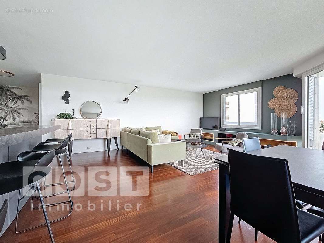 Appartement à COURBEVOIE