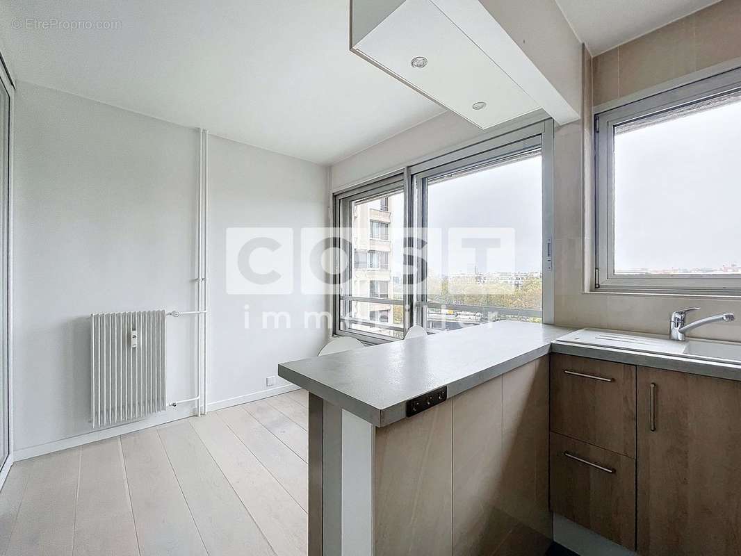 Appartement à PARIS-17E