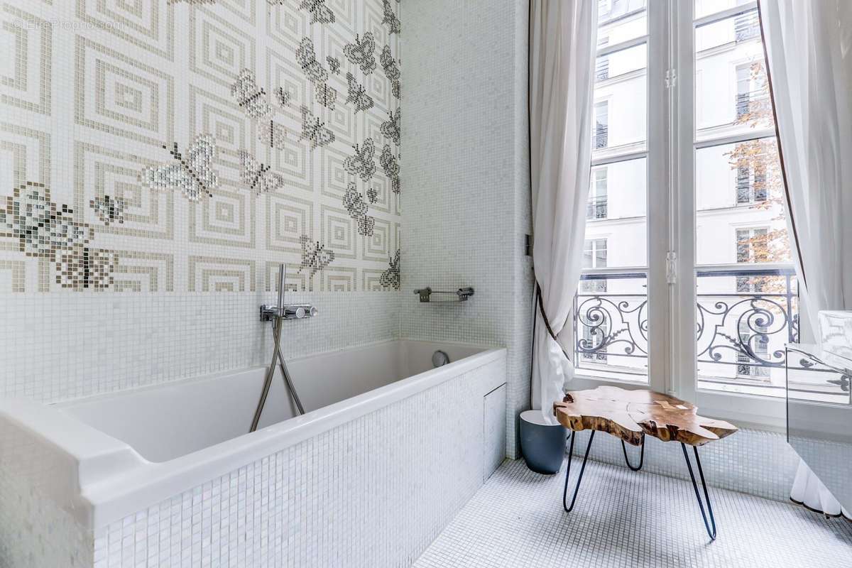 Appartement à PARIS-8E