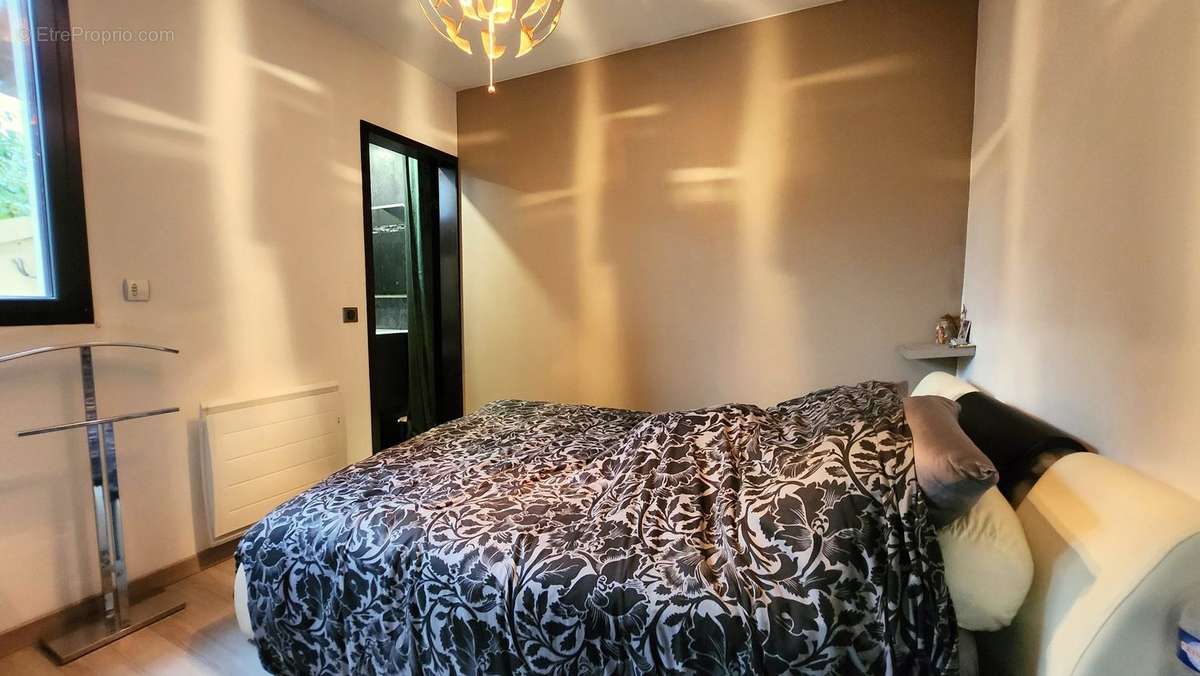 1ere chambre intégrant une salle d&#039;eau - Appartement à MAISONS-ALFORT