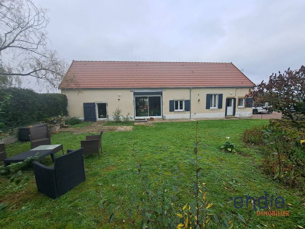 Maison à BESSAIS-LE-FROMENTAL