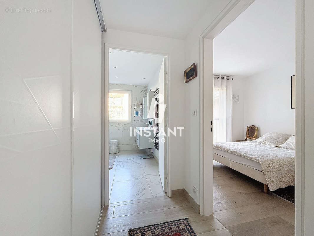 Appartement à CHARENTON-LE-PONT