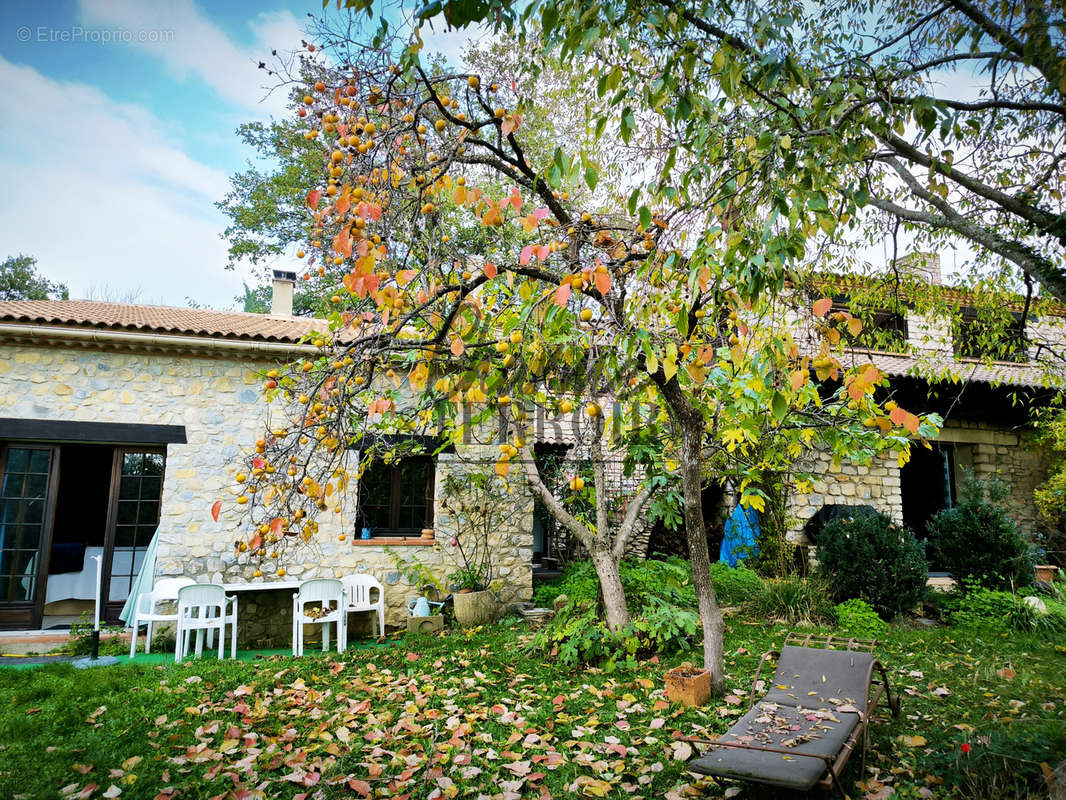 Maison à LUSSAN