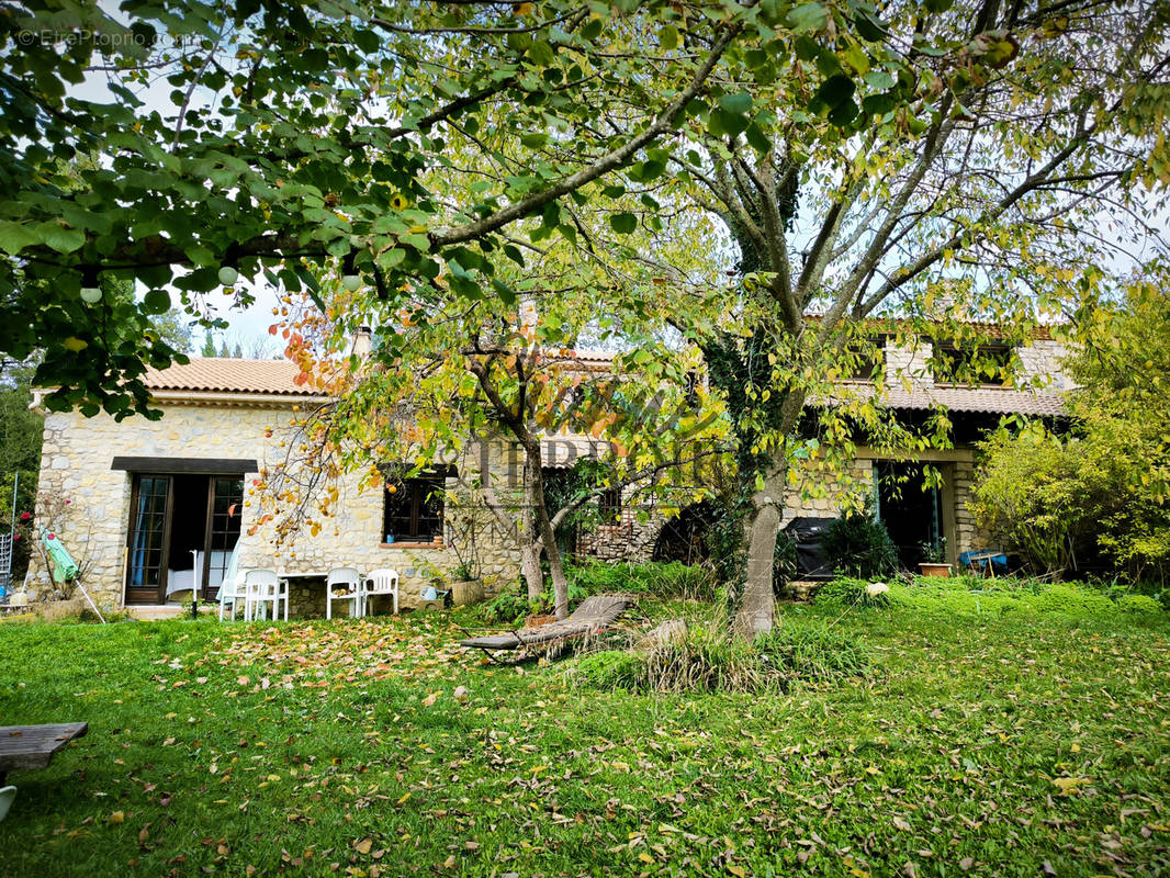 Maison à LUSSAN