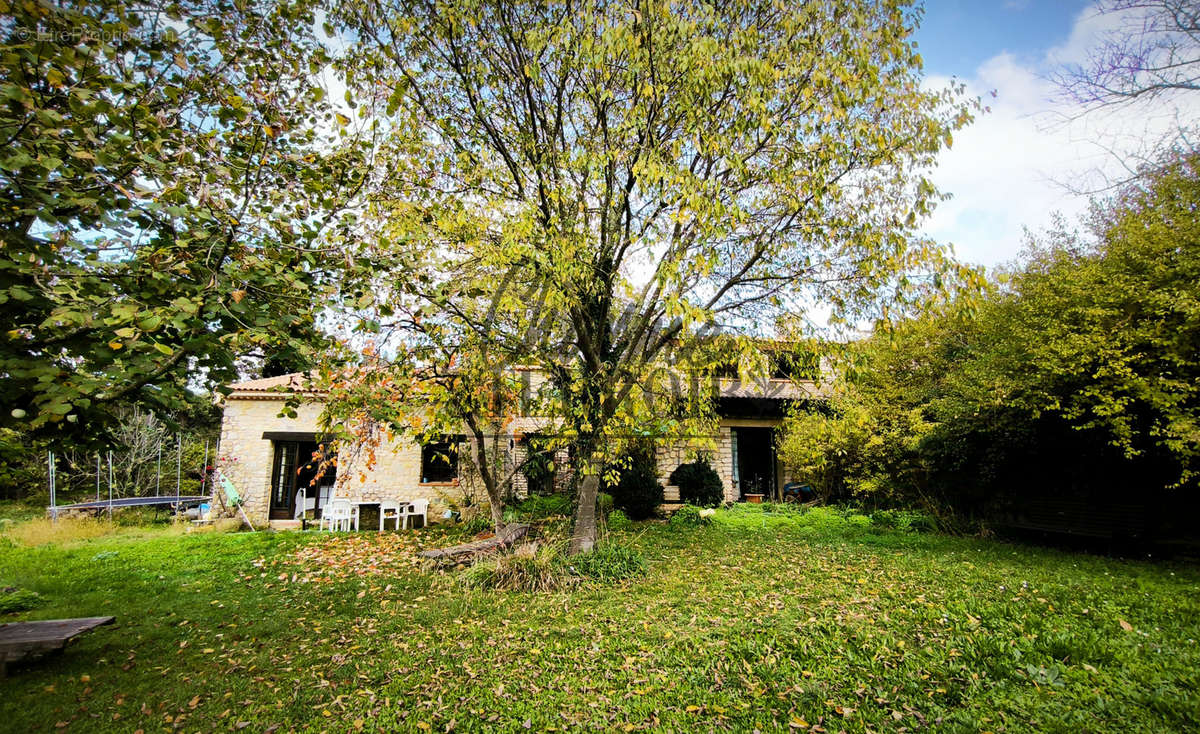 Maison à LUSSAN