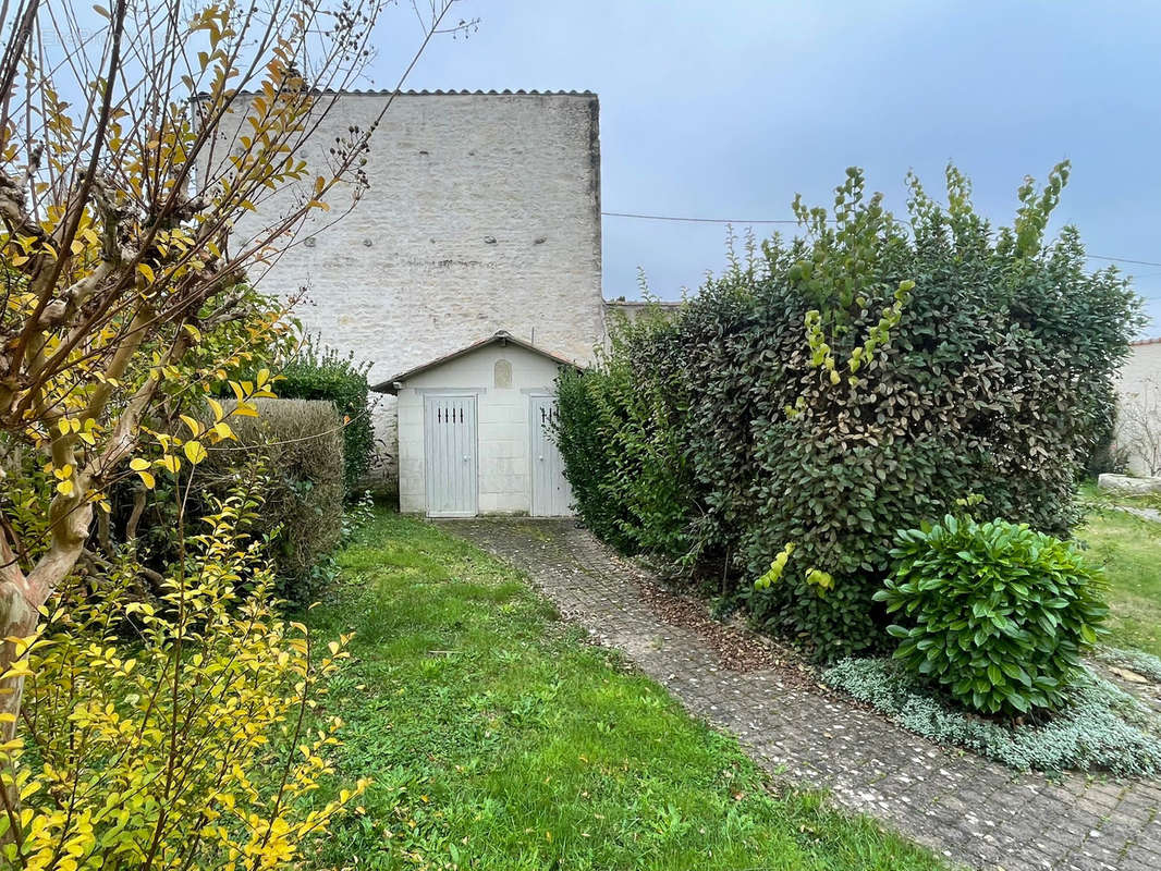 Maison à FRONTENAY-ROHAN-ROHAN