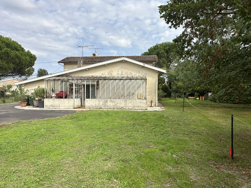 Maison à AMBARES-ET-LAGRAVE