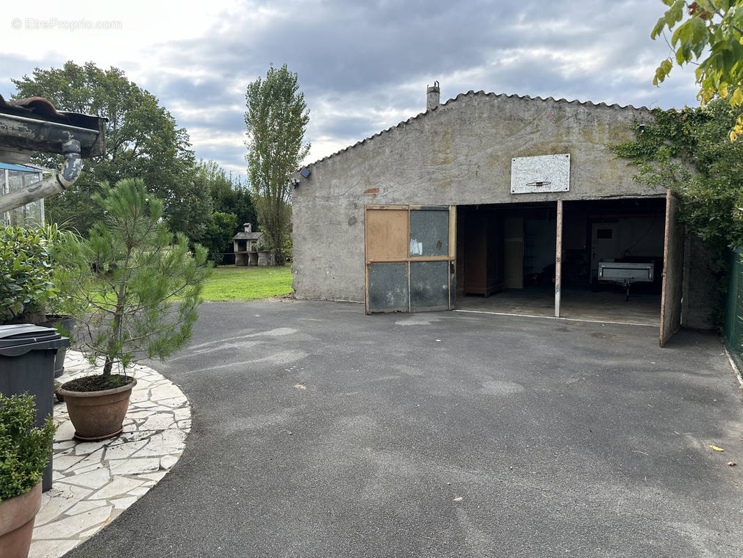 Maison à AMBARES-ET-LAGRAVE