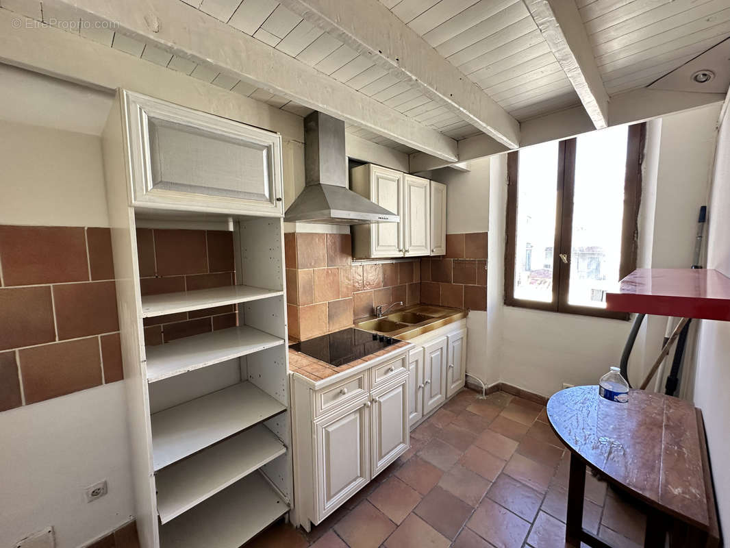 Appartement à MARSEILLE-4E