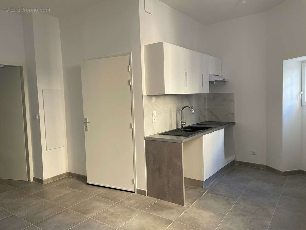 Appartement à MARSEILLE-4E