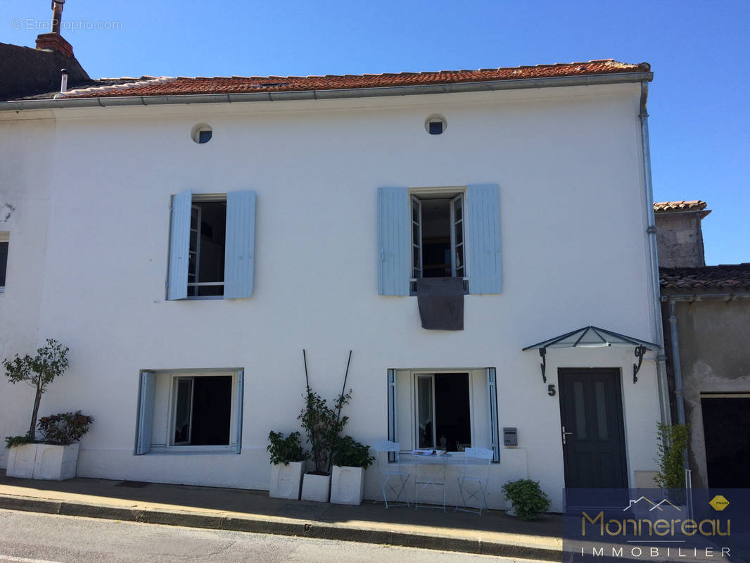 Maison à MORTAGNE-SUR-GIRONDE