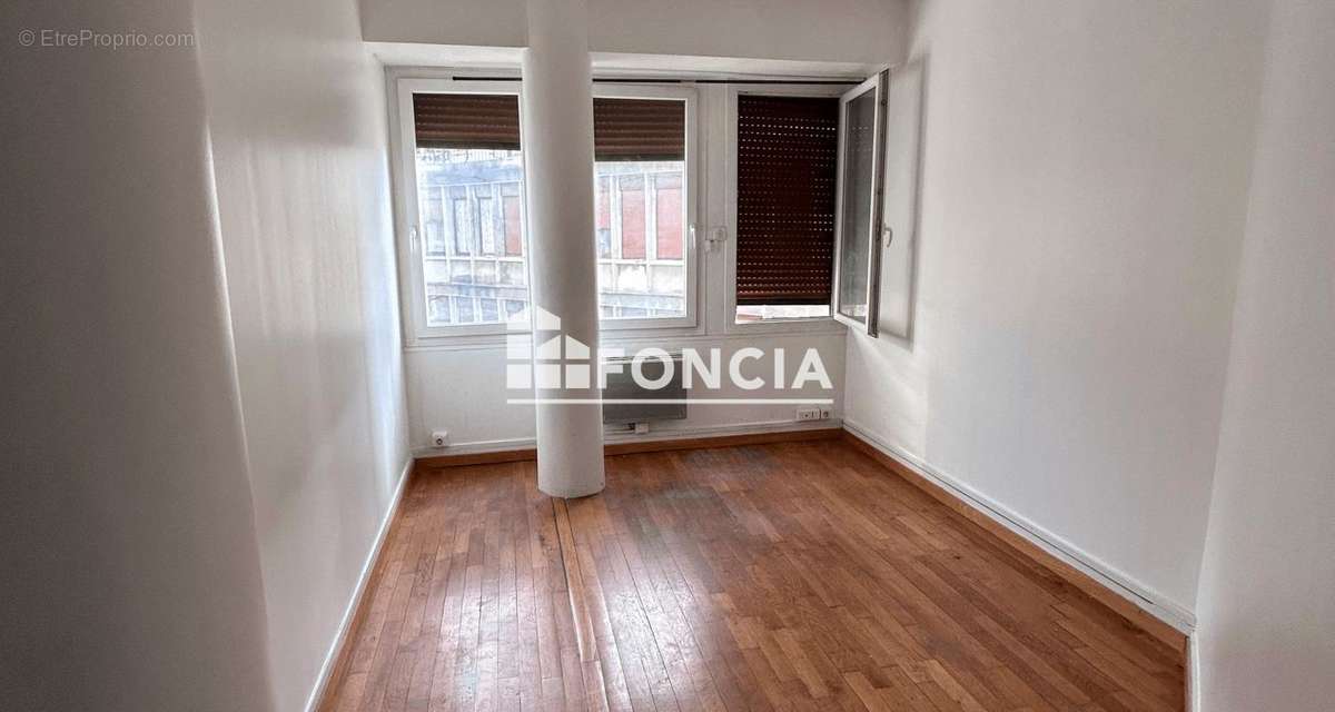 Appartement à MARSEILLE-1E