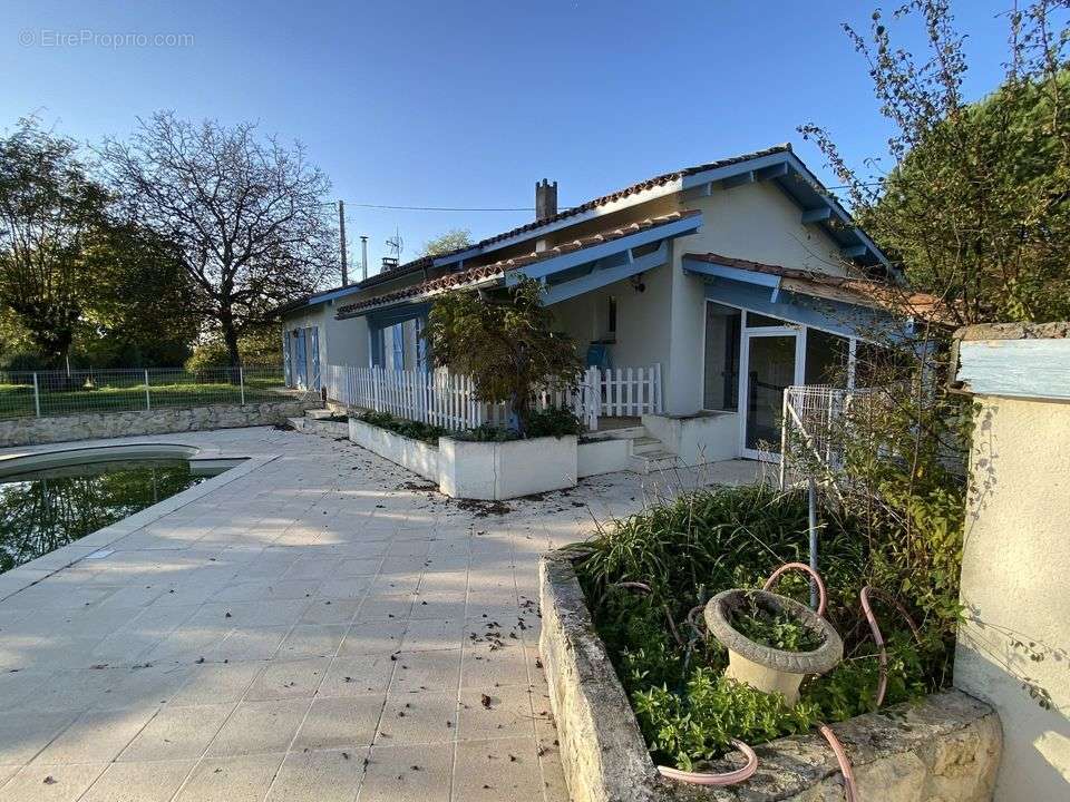 Maison à CASTELNAU-D&#039;AUZAN