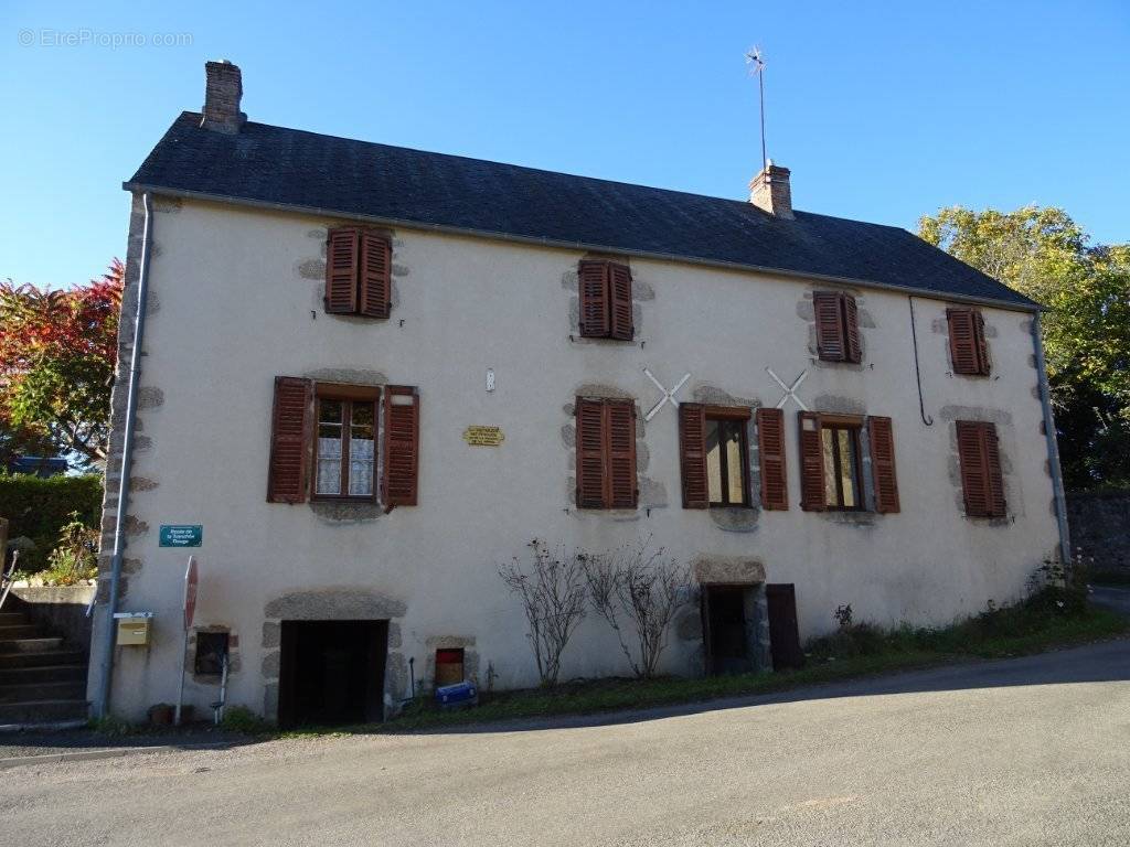 Maison à SAINT-HILAIRE-EN-MORVAN