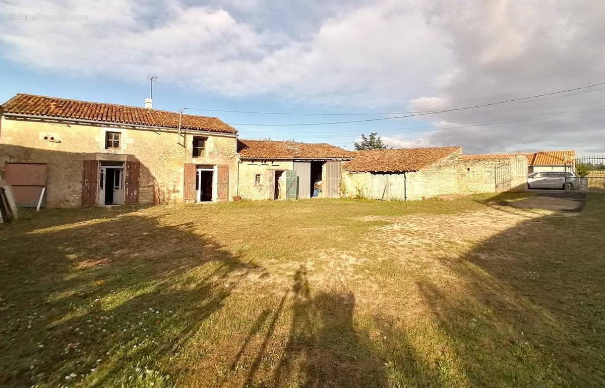 Maison à NEUVILLE-DE-POITOU