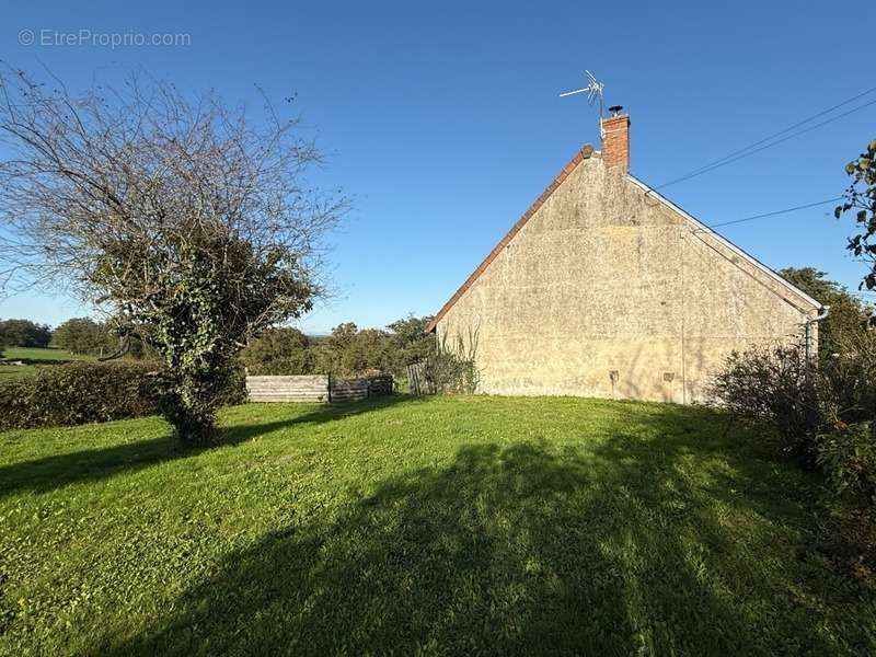 Maison à CHATELUS-MALVALEIX