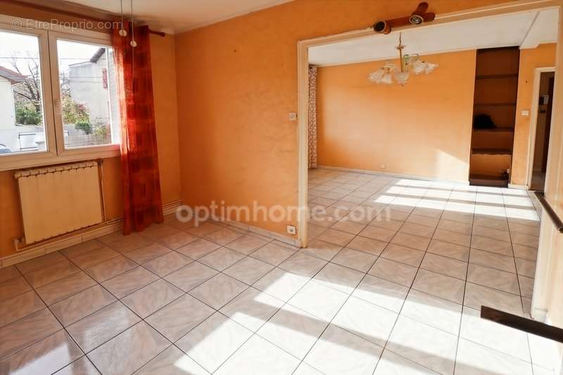 Appartement à FONTAINE