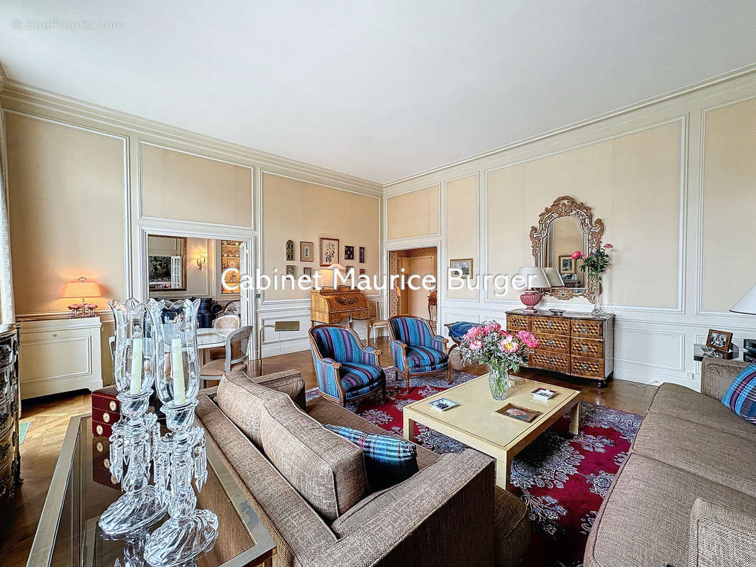 Appartement à PARIS-16E