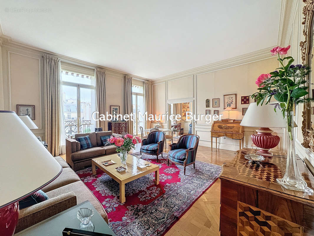 Appartement à PARIS-16E