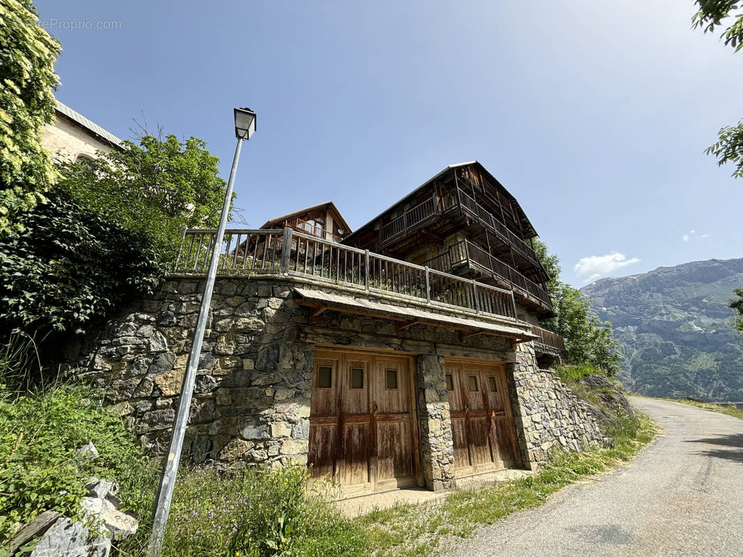 Appartement à PELVOUX