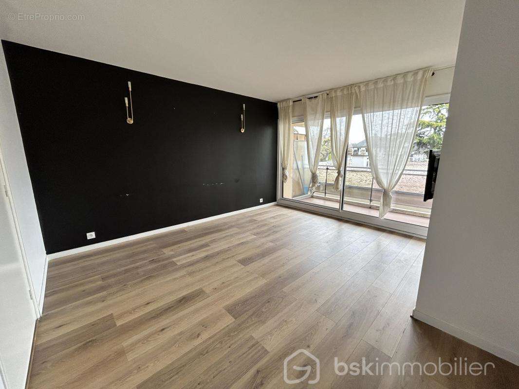 Appartement à LOUVRES