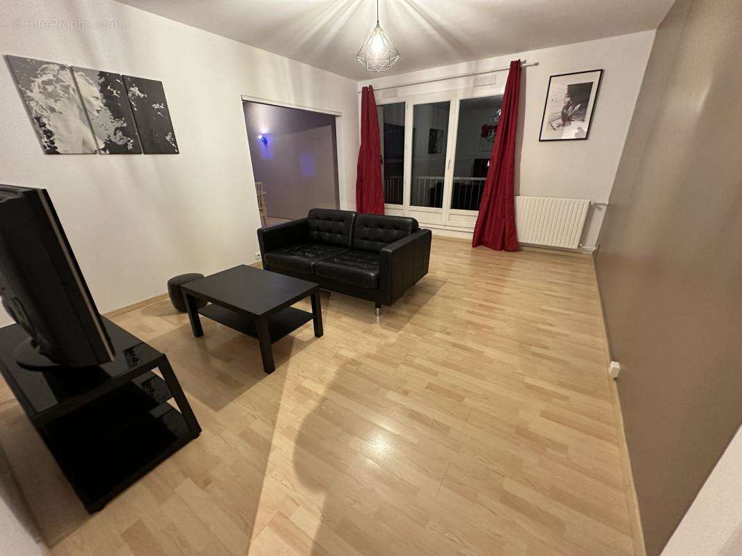 Appartement à MAGNY-LES-HAMEAUX