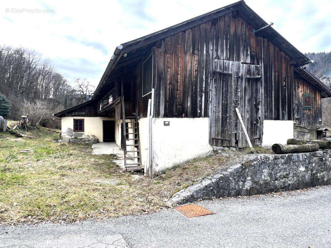 Maison à ARACHES-LA-FRASSE