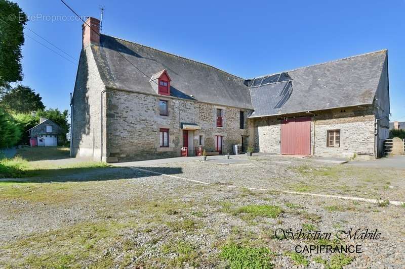 Maison à PLEINE-FOUGERES