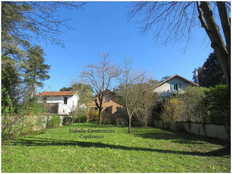 Maison à TASSIN-LA-DEMI-LUNE