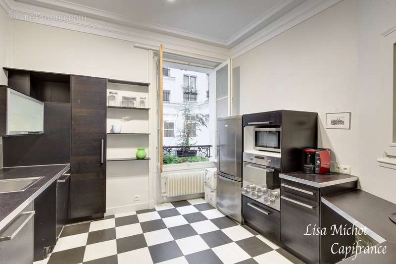 Appartement à PARIS-17E