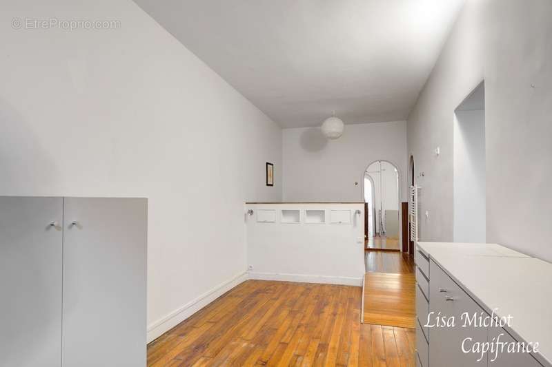 Appartement à PARIS-17E