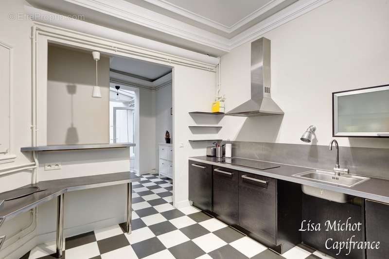 Appartement à PARIS-17E