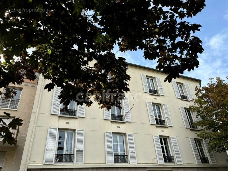 Appartement à LA GARENNE-COLOMBES