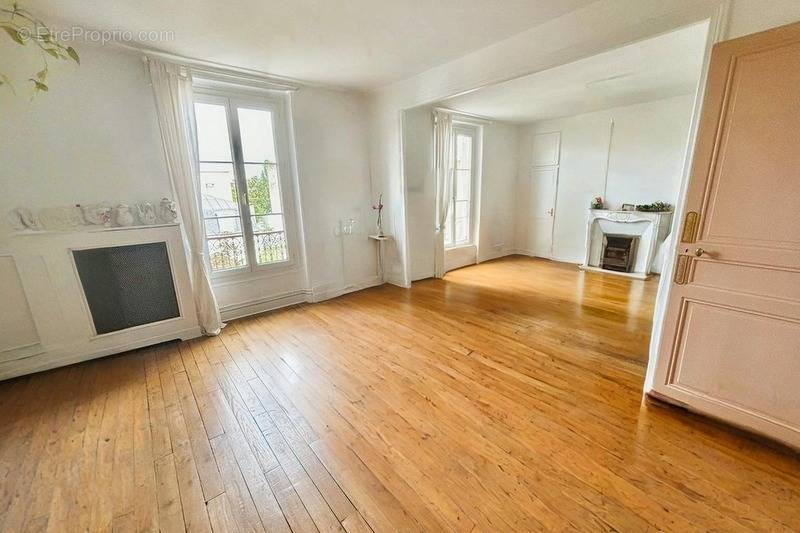 Appartement à LA GARENNE-COLOMBES