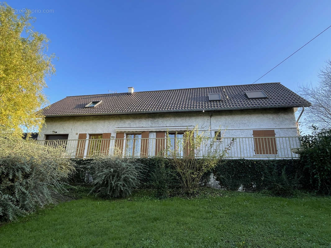 Maison à CREUZIER-LE-NEUF