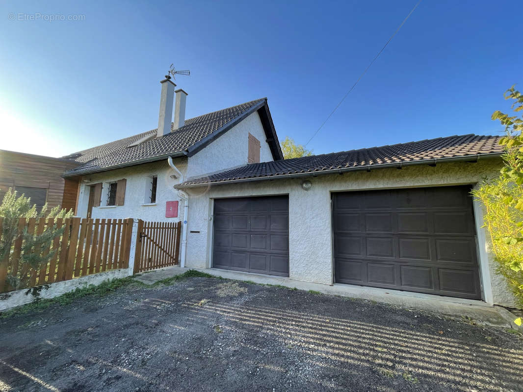 Maison à CREUZIER-LE-NEUF