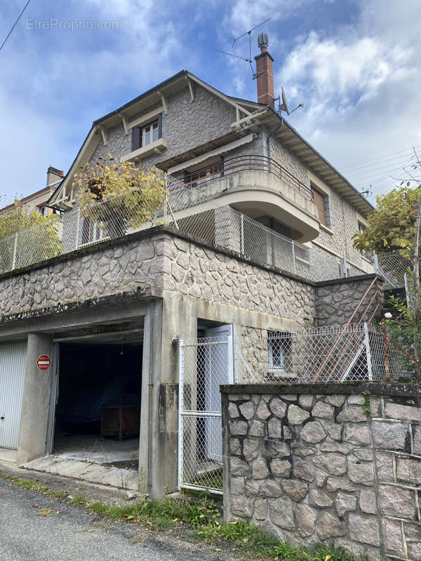 Maison à ENTRAYGUES-SUR-TRUYERE