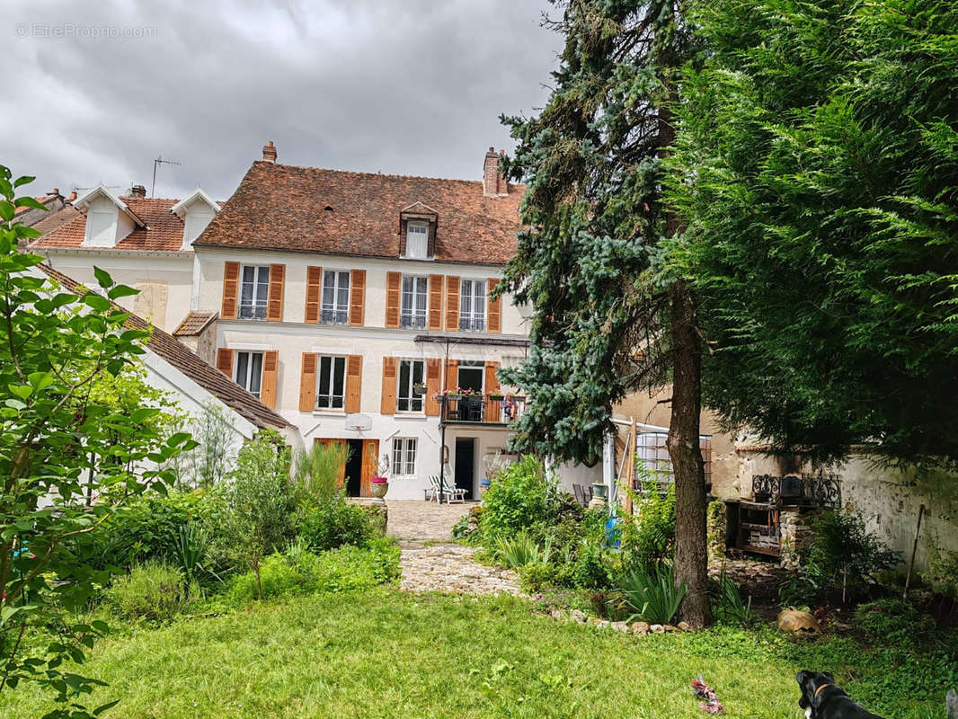 Maison à VILLENEUVE-SUR-BELLOT