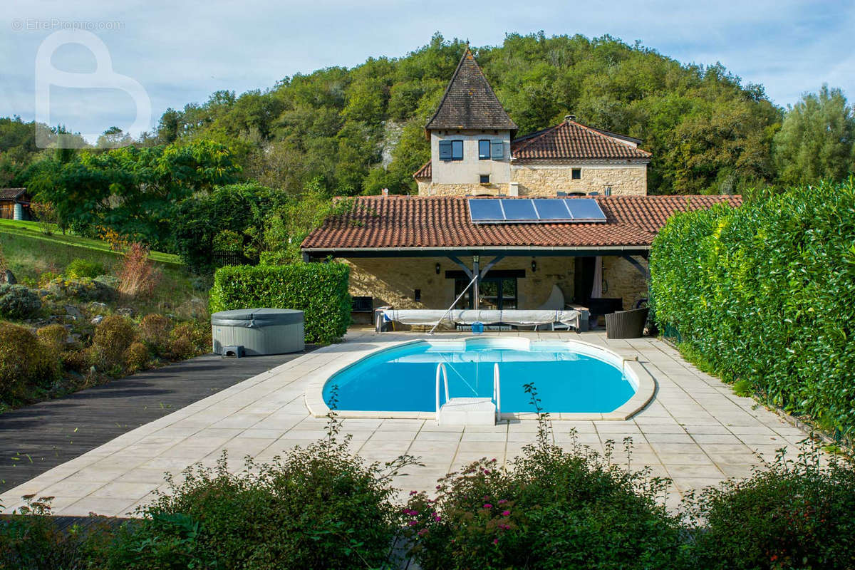 Maison à PUY-L&#039;EVEQUE