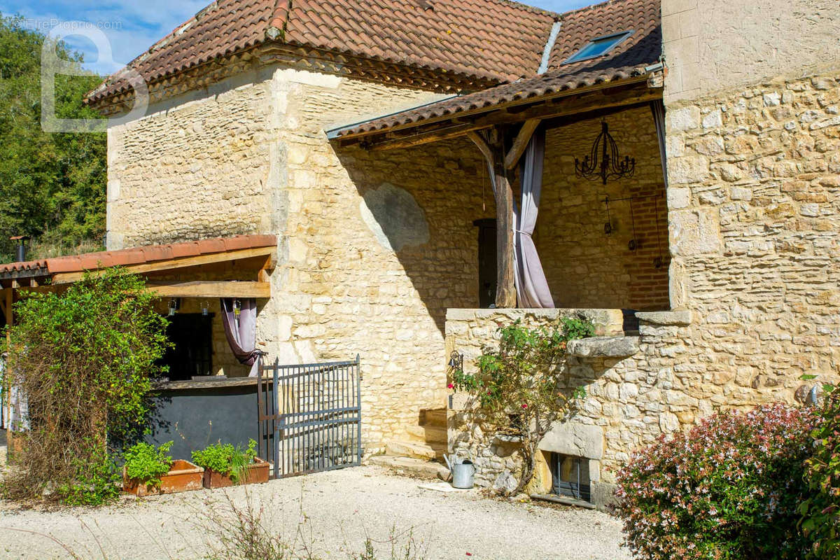 Maison à PUY-L&#039;EVEQUE