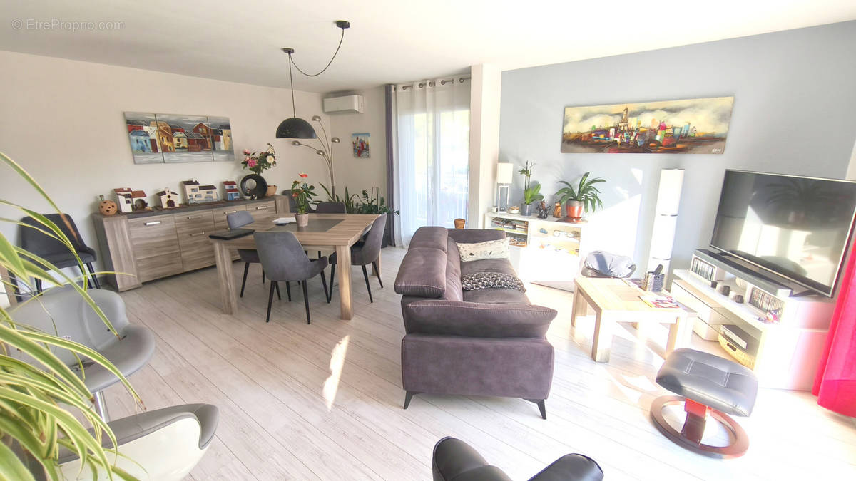 Appartement à VILLENEUVE-LES-AVIGNON