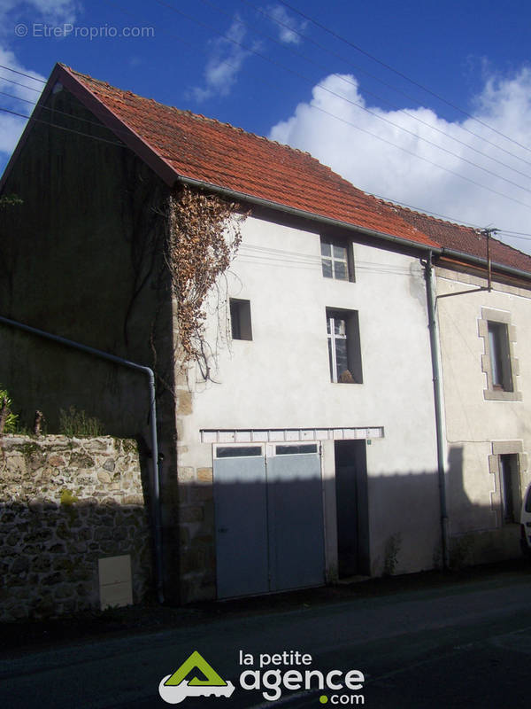 Maison à LADAPEYRE