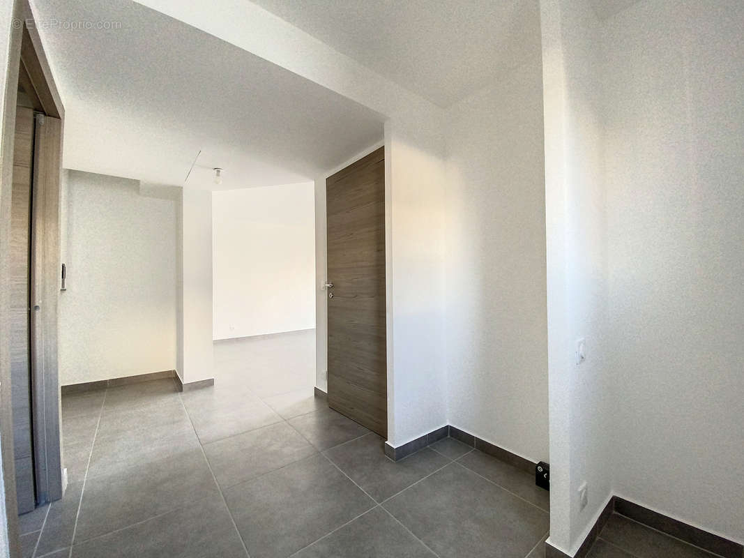 Appartement à VALLAURIS