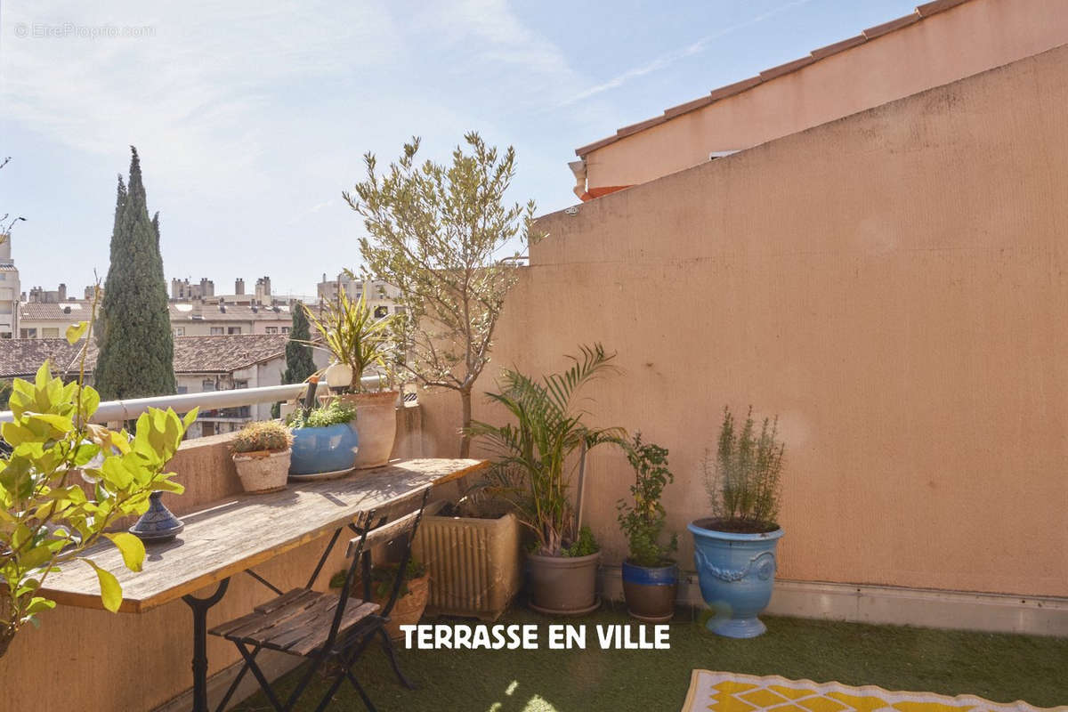 Appartement à MARSEILLE-5E