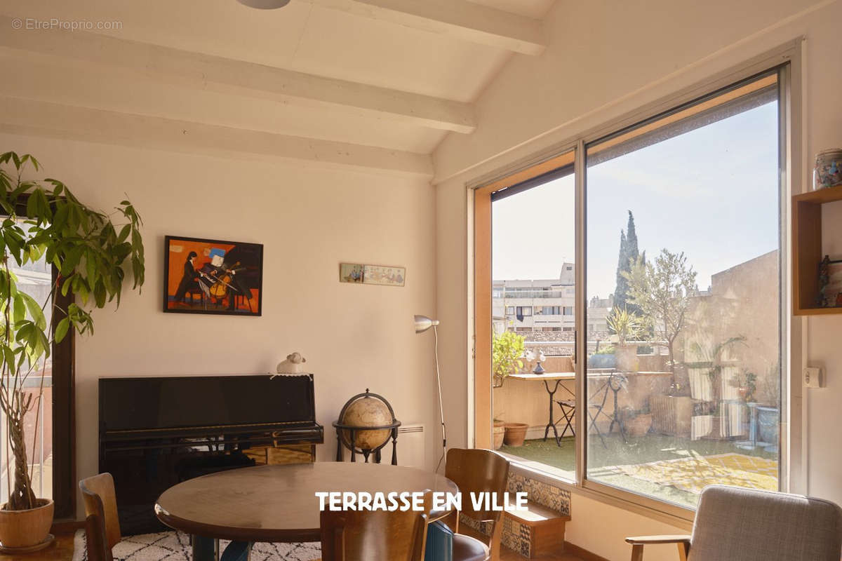 Appartement à MARSEILLE-5E