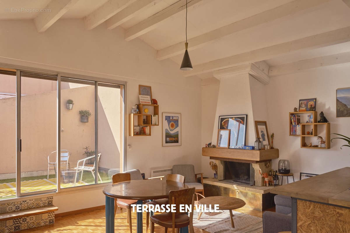 Appartement à MARSEILLE-5E