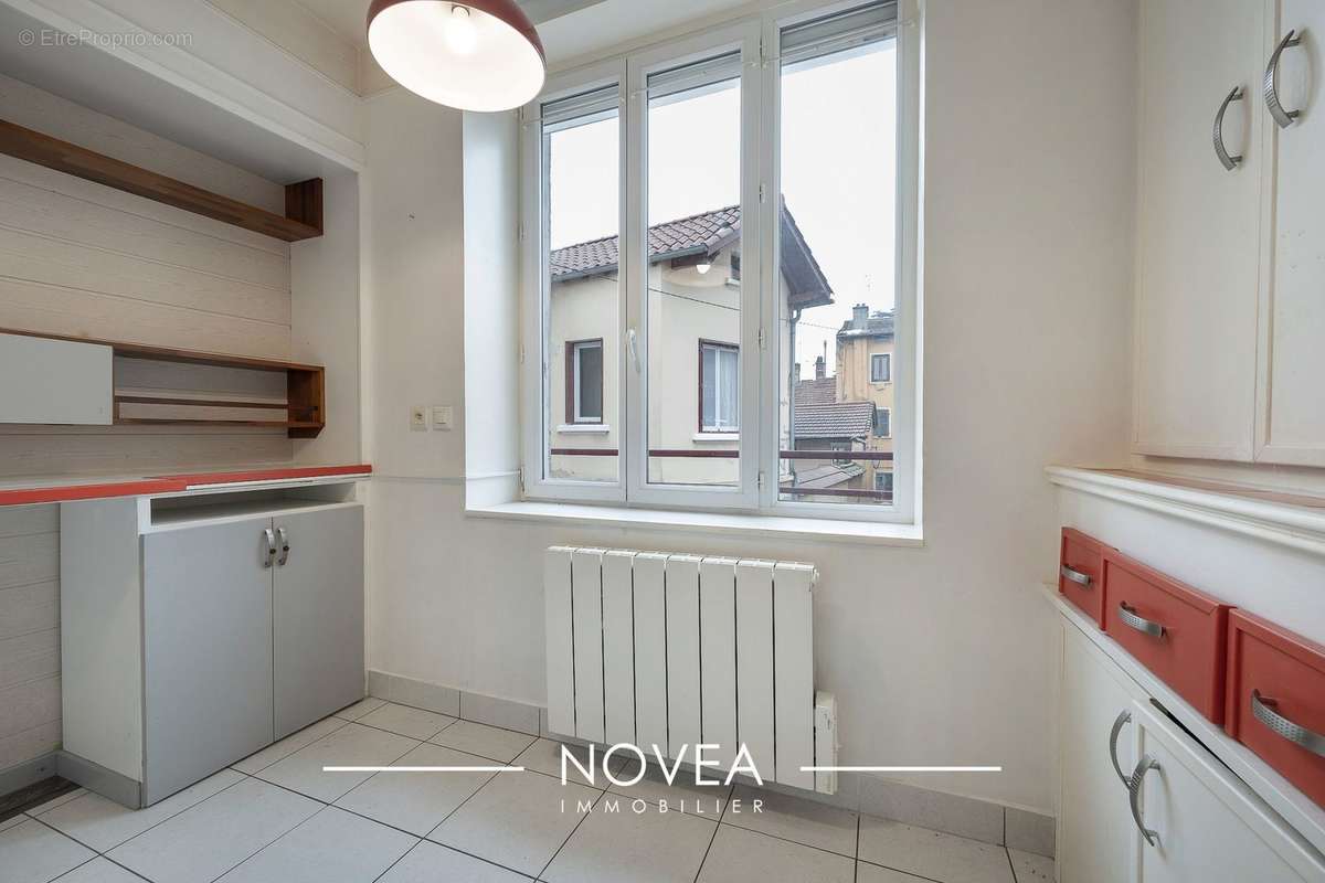 Appartement à SAINT-GENIS-LAVAL