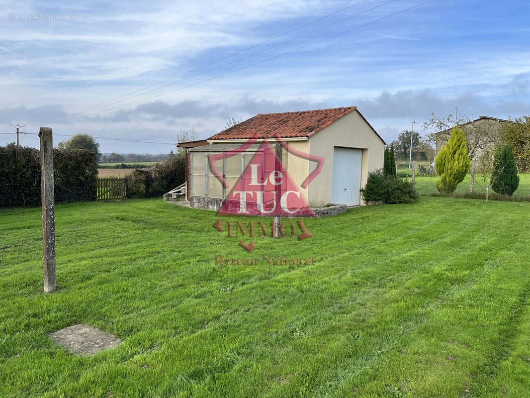 Maison à COURLAY