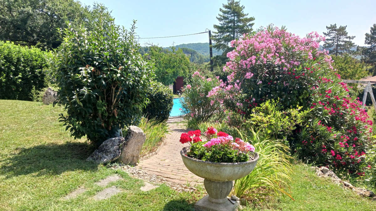 Maison à COLAYRAC-SAINT-CIRQ